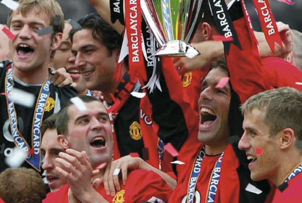 Manchester United's Ruud Van Nistelrooy holds the Premiership trophy after the 2-1 win over Everton in  their FA Barclaycard Premiership match at Everton's Goodison Park ground in Liverpool.
THIS PICTURE CAN ONLY BE USED WITHIN THE CONTEXT OF AN EDITORIAL FEATURE. NO WEBSITE/INTERNET USE UNLESS SITE IS REGISTERED WITH FOOTBALL ASSOCIATION PREMIER LEAGUE.