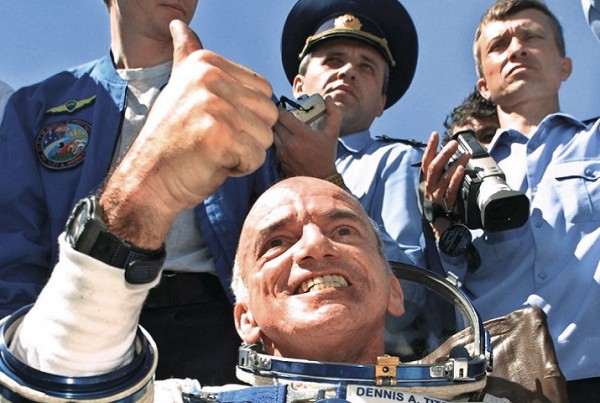 AST05 - 20010506 - ARKALYK, KAZAKHSTAN : US space tourist Deni Tito gives a thumb up after his landing near the Kazakh town of Arkalyk (some 300 km from Astana), 06 May 2001. The world's first-ever space tourist Dennis Tito hailed a trip to Paradise after the US millionaire and two Russian cosmonauts successfully landed back on earth. EPA PHOTO AFP/ALEXANDER NEMENOV/an/rc